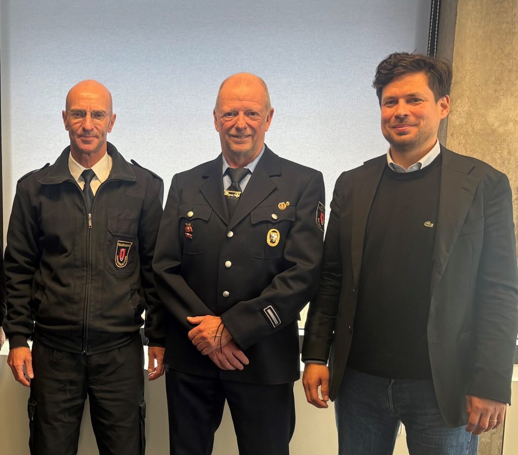 Rudolf Scheubeck umrahmt von Referatsleiter Höhne und Dezernent Steinbrenner © Stadt Kaiserslautern